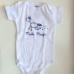 Onesie “Make Magic” unicorn print